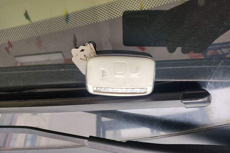 Used Jaguar XEL 2019 2.0T 200 PS Deluxe Edition Vehicle Key