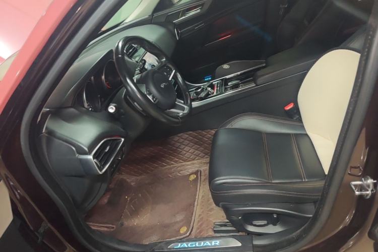 Used Jaguar XEL 2019 2.0T 200 PS Luxury Edition Left Front Seat