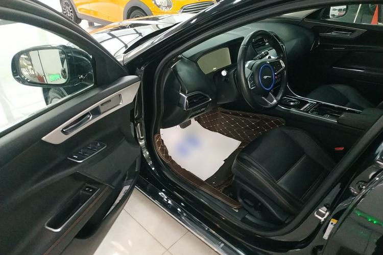 Used Jaguar XEL 2019 2.0T 200 PS Deluxe Edition Driver Seat