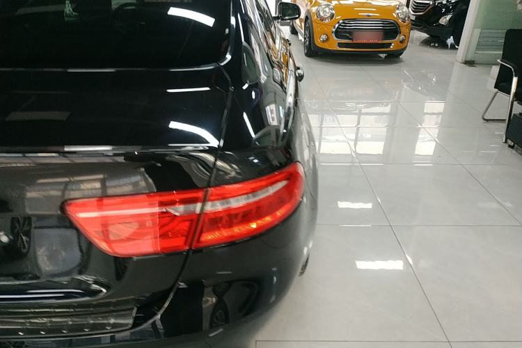 Used Jaguar XEL 2019 2.0T 200 PS Deluxe Edition Exterior 2