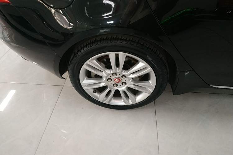 Used Jaguar XEL 2019 2.0T 200 PS Deluxe Edition Exterior 4