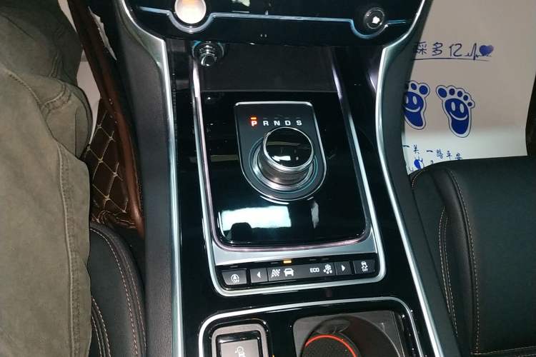 Used Jaguar XEL 2019 2.0T 200 PS Deluxe Edition Gear Lever