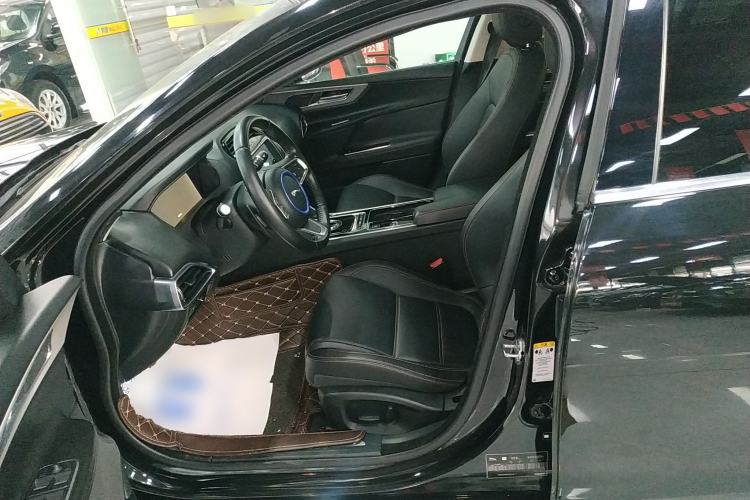 Used Jaguar XEL 2019 2.0T 200 PS Deluxe Edition Left Front Seat