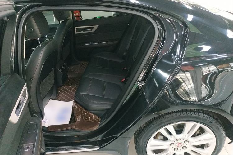 Used Jaguar XEL 2019 2.0T 200 PS Deluxe Edition Left Rear Seat