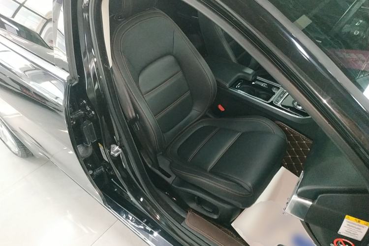 Used Jaguar XEL 2019 2.0T 200 PS Deluxe Edition Right Front Seat