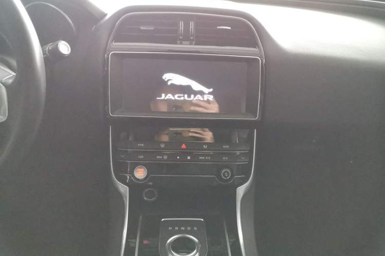 Used Jaguar XEL 2019 2.0T 200 PS Luxury Edition Audio And AC Panel