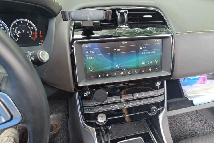 Used Jaguar XEL 2019 2.0T 200 PS Deluxe Edition Audio And AC Panel