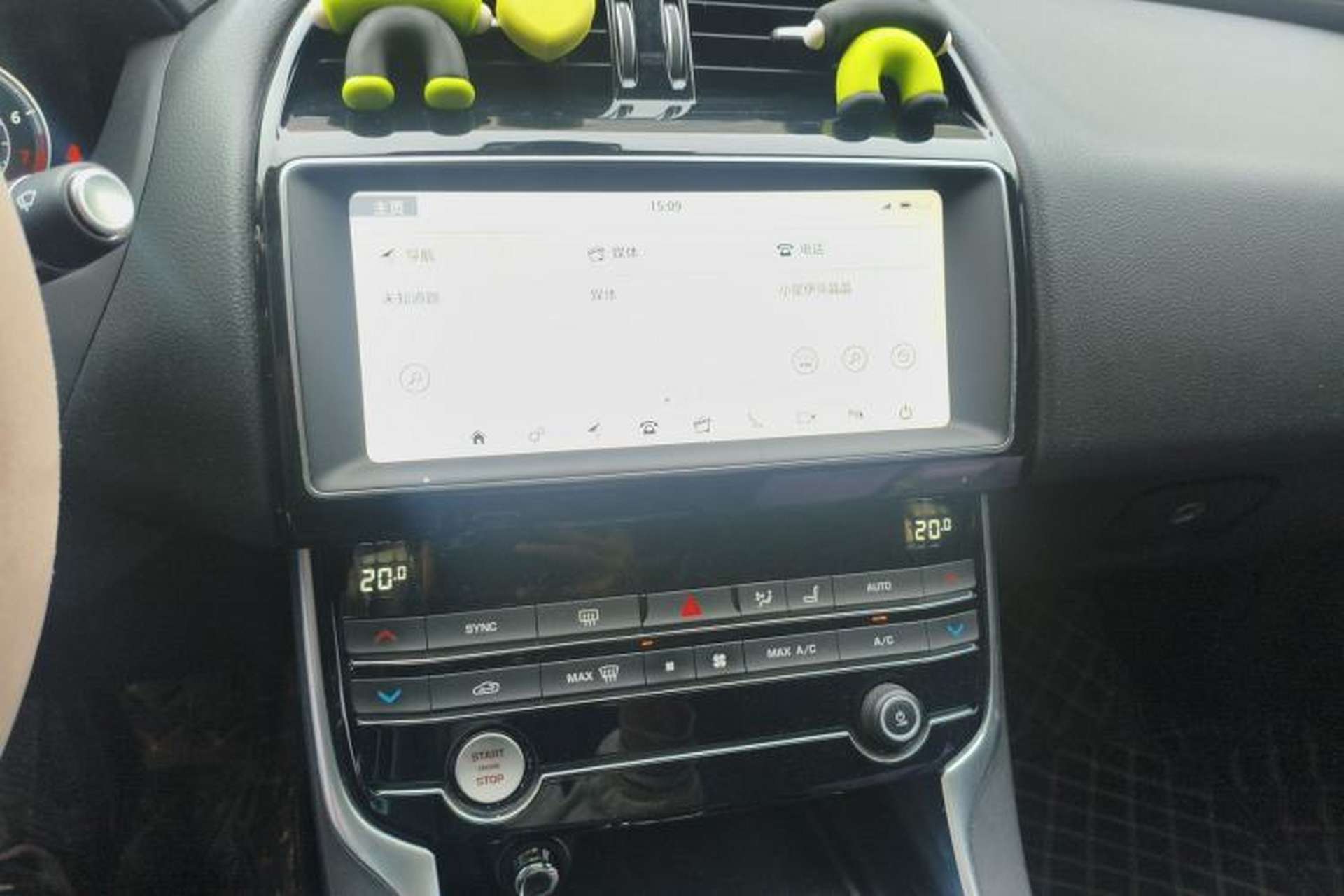 Used Jaguar XEL 2019 2.0T 200 PS Deluxe Edition Audio And AC Panel