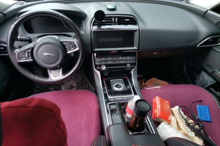 Used Jaguar XEL 2019 2.0T 250 PS Premium Edition Center Console