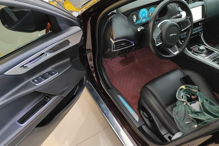 Used Jaguar XEL 2019 2.0T 200 PS Deluxe Edition Driver Seat