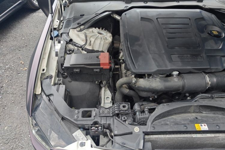 Used Jaguar XEL 2019 2.0T 200 PS Deluxe Edition Engine Bay Right