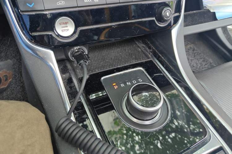 Used Jaguar XEL 2019 2.0T 200 PS Deluxe Edition Gear Lever