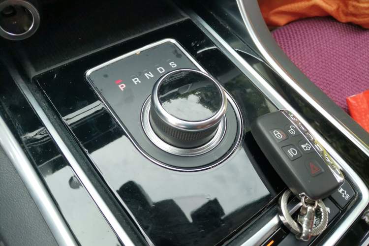 Used Jaguar XEL 2019 2.0T 250 PS Premium Edition Gear Lever
