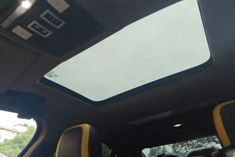 Used Jaguar XEL 2019 2.0T 200 PS Deluxe Edition Headliner