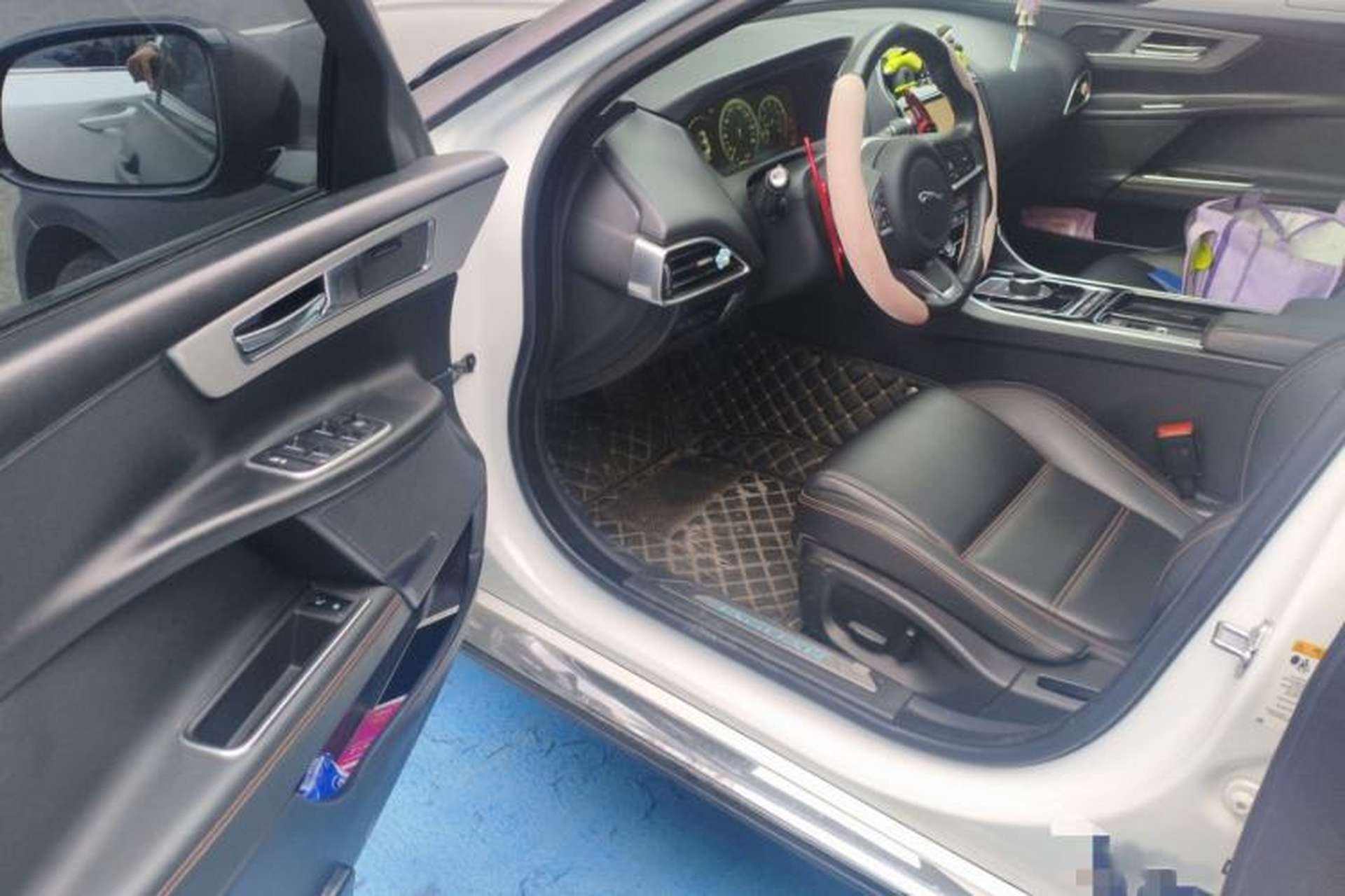 Used Jaguar XEL 2019 2.0T 200 PS Deluxe Edition Interior 3