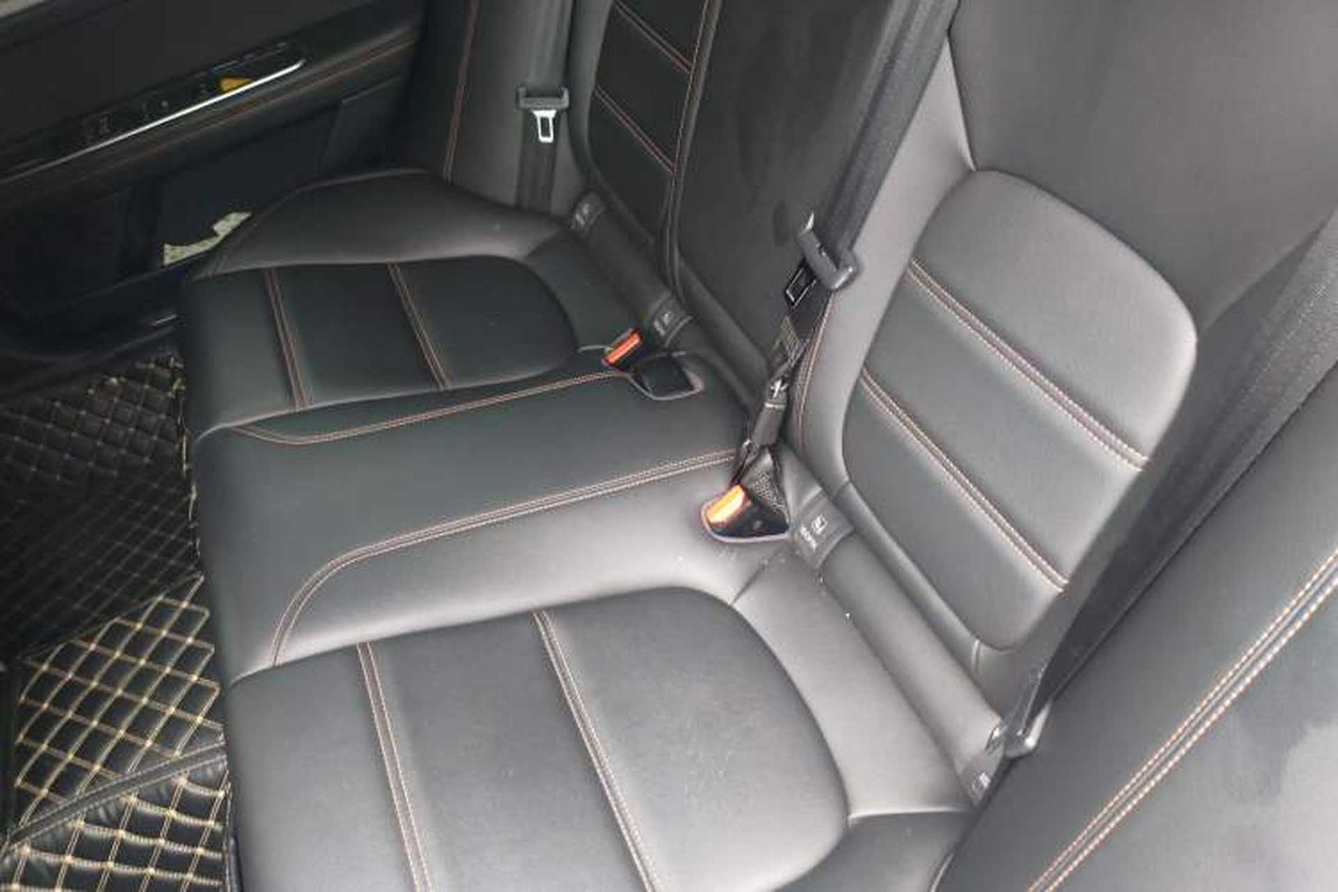Used Jaguar XEL 2019 2.0T 200 PS Deluxe Edition Interior 4