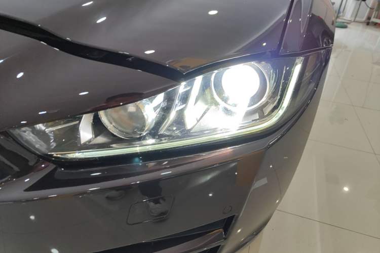 Used Jaguar XEL 2019 2.0T 200 PS Deluxe Edition Left Front Headlight
