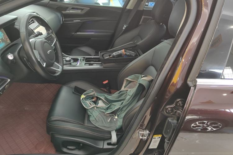 Used Jaguar XEL 2019 2.0T 200 PS Deluxe Edition Left Front Seat