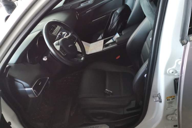 Used Jaguar XEL 2019 2.0T 200 PS Luxury Edition Left Front Seat