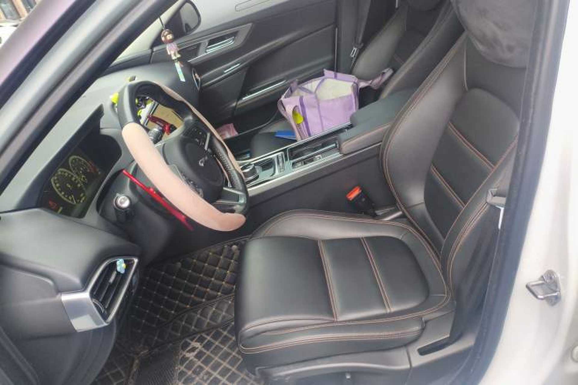 Used Jaguar XEL 2019 2.0T 200 PS Deluxe Edition Left Front Seat