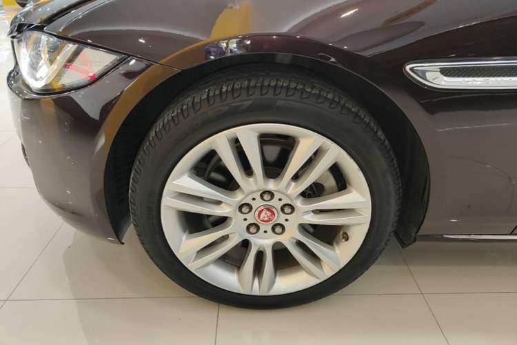 Used Jaguar XEL 2019 2.0T 200 PS Deluxe Edition Left Front Wheel Hub