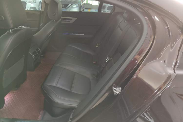 Used Jaguar XEL 2019 2.0T 200 PS Deluxe Edition Left Rear Seat