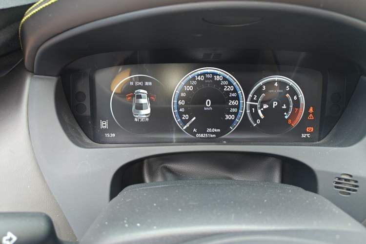Used Jaguar XEL 2019 2.0T 200 PS Deluxe Edition Odometer Close Up
