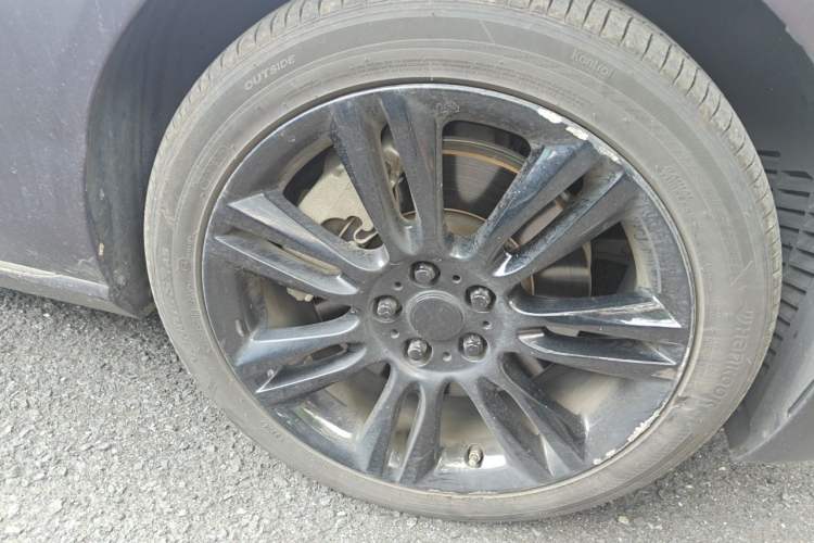 Used Jaguar XEL 2019 2.0T 200 PS Deluxe Edition Right Front Wheel Hub
