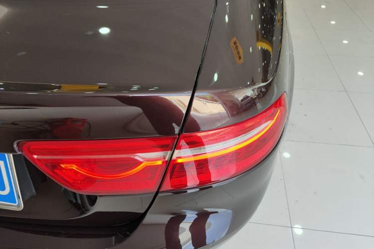 Used Jaguar XEL 2019 2.0T 200 PS Deluxe Edition Right Rear Taillight