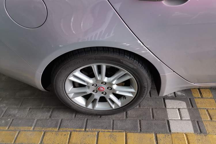 Used Jaguar XEL 2019 2.0T 200 PS Luxury Edition Right Rear Wheel Hub