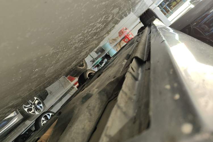 Used Jaguar XEL 2019 2.0T 200 PS Deluxe Edition Right Side Sill