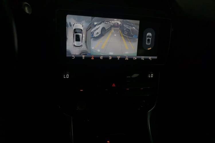 Used Jaguar XEL 2019 2.0T 200 PS Luxury Edition Audio And AC Panel