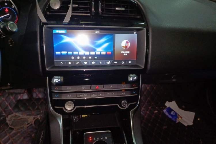 Used Jaguar XEL 2019 2.0T 200 PS Luxury Edition Audio And AC Panel