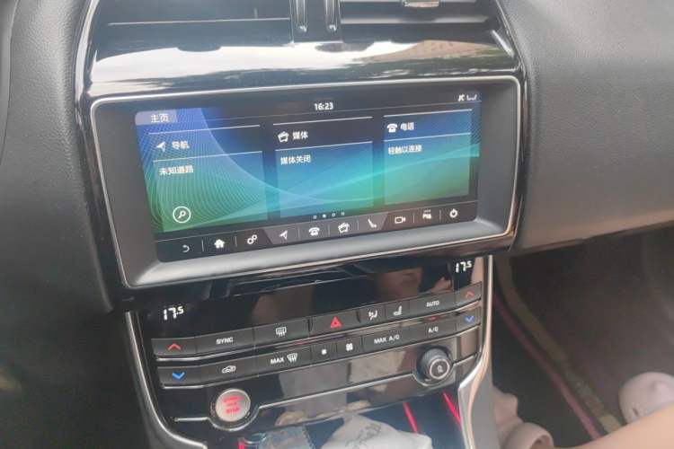 Used Jaguar XEL 2019 2.0T 200 PS Deluxe Edition Audio And AC Panel