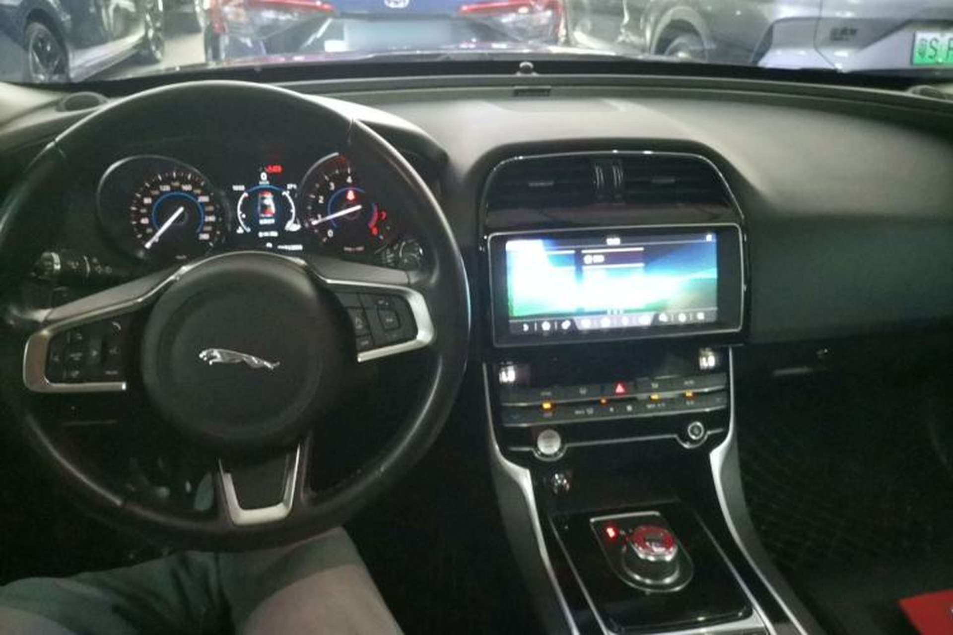 Used Jaguar XEL 2019 2.0T 200 PS Luxury Edition Center Console