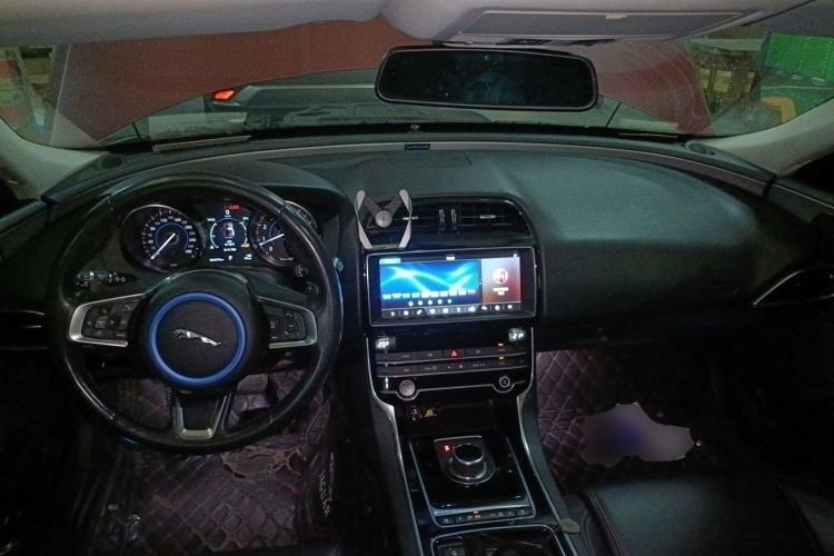 Used Jaguar XEL 2019 2.0T 200 PS Luxury Edition Center Console