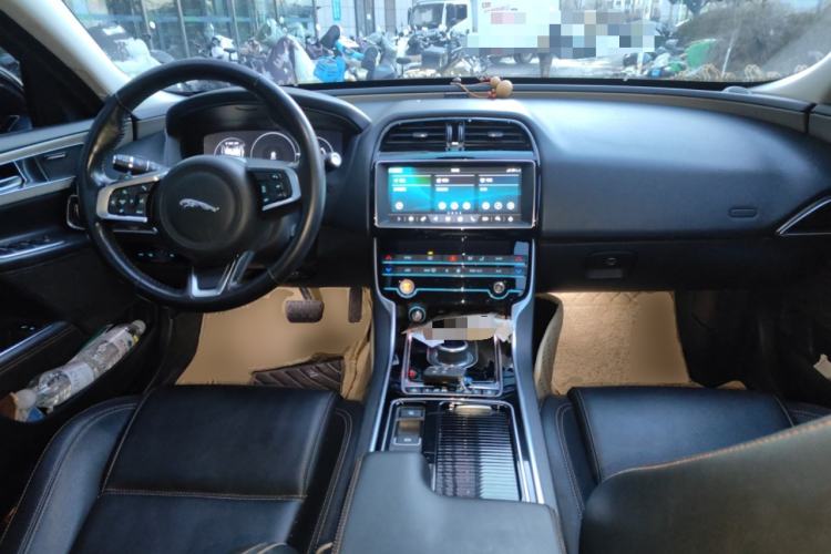 Used Jaguar XEL 2019 2.0T 200 PS Deluxe Edition Center Console