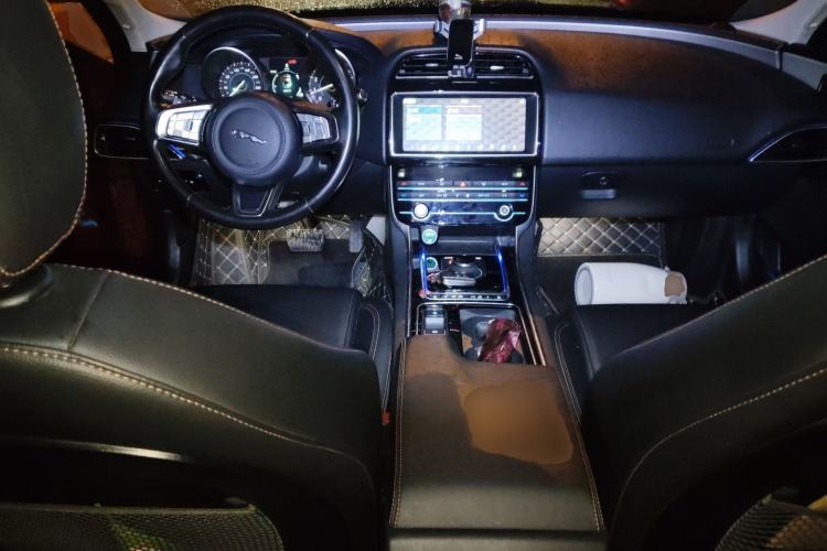 Used Jaguar XEL 2019 2.0T 200 PS Luxury Edition Center Console