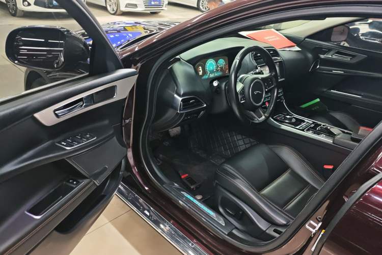 Used Jaguar XEL 2019 2.0T 200 PS Deluxe Edition Driver Seat