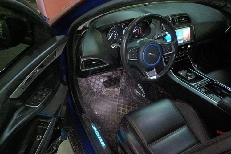 Used Jaguar XEL 2019 2.0T 200 PS Luxury Edition Driver Seat