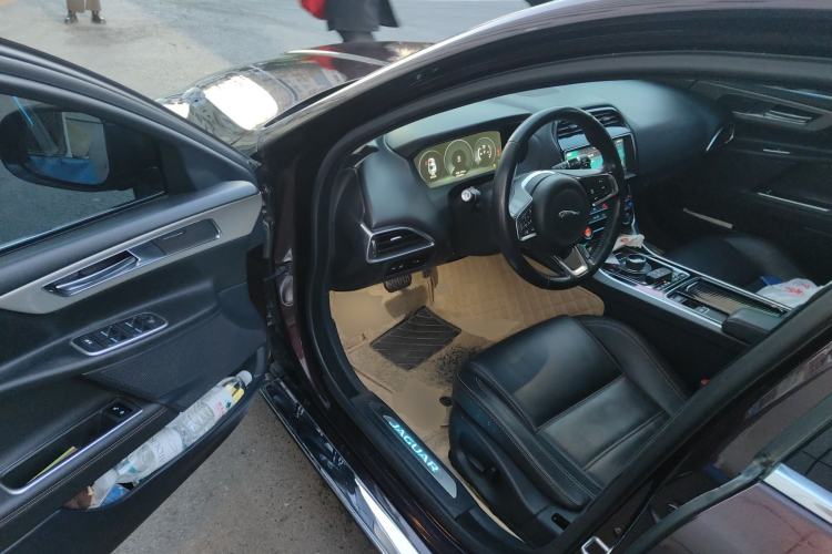 Used Jaguar XEL 2019 2.0T 200 PS Deluxe Edition Driver Seat