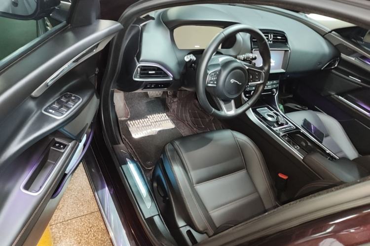 Used Jaguar XEL 2019 2.0T 200 PS Deluxe Edition Driver Seat