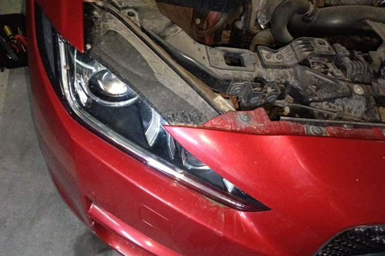 Used Jaguar XEL 2019 2.0T 200 PS Luxury Edition Engine Bay Right