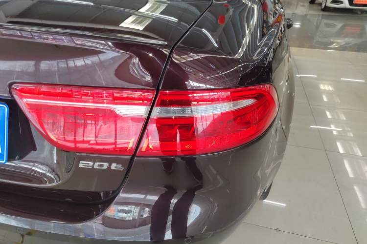 Used Jaguar XEL 2019 2.0T 200 PS Deluxe Edition Exterior 6