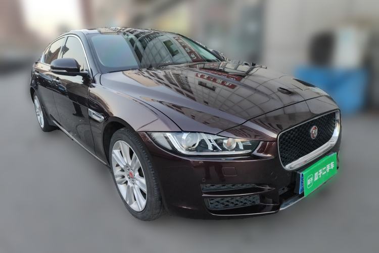 Used Jaguar XEL 2019 2.0T 200 PS Deluxe Edition Front Right 45 Deg