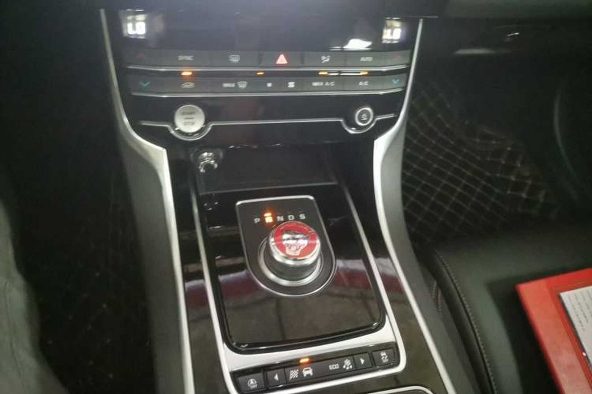 Used Jaguar XEL 2019 2.0T 200 PS Luxury Edition Gear Lever