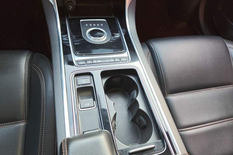 Used Jaguar XEL 2019 2.0T 200 PS Deluxe Edition Gear Lever