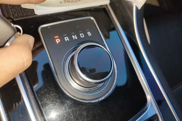 Used Jaguar XEL 2019 2.0T 200 PS Deluxe Edition Gear Lever