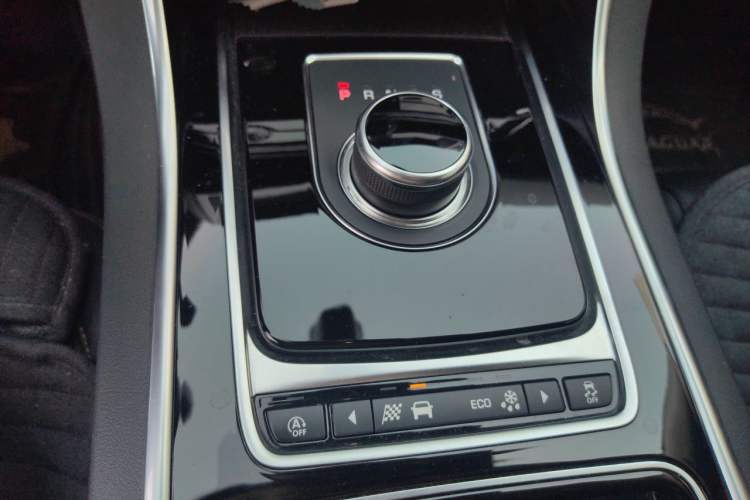 Used Jaguar XEL 2019 2.0T 200 PS Deluxe Edition Gear Lever