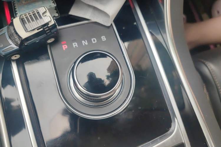 Used Jaguar XEL 2019 2.0T 200 PS Deluxe Edition Gear Lever